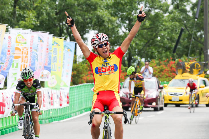 男子ジュニア優勝の黒枝咲哉（日出暘谷高）