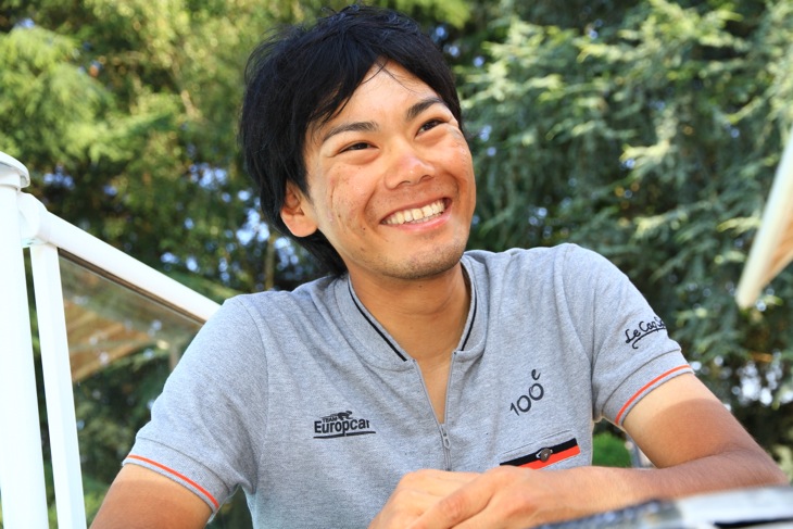 休息日はしっかりと休み、にこやかに登場した新城幸也(ユーロップカー)