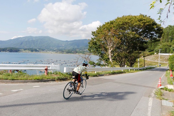 海沿いの道を走る