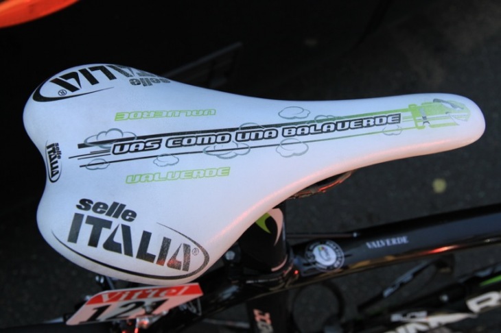 2013年のツール・ド・フランスではアレハンドロ・バルベルデ（スペイン）の特別なデザインのサドルが装着される