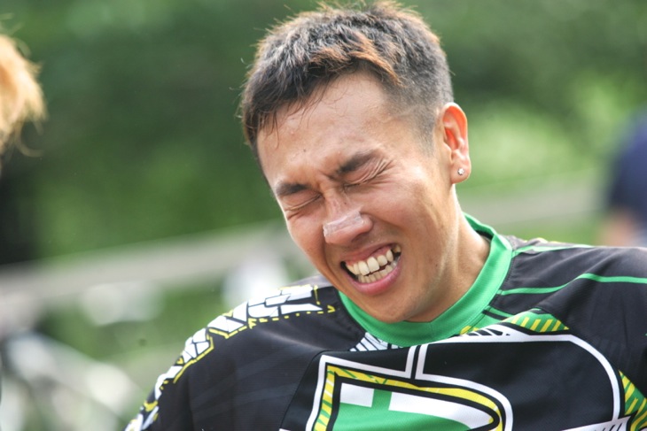 優勝を決めた直後の井手川直樹（Devinci/SUNSPI.com）