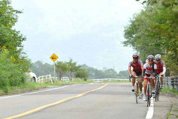 コース中には走り応えのあるヒルクライムが設定される