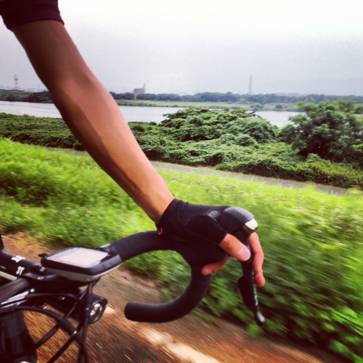 18:00 40km/374km 淀川の河川敷を淡々と進む。
