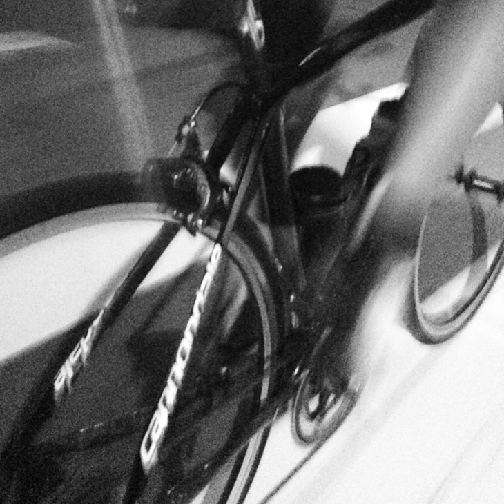 03:00 231km/374km 未知の距離に入ったが、脚は問題なく回る。