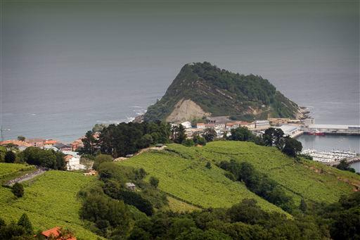 バスク地方の海と山が舞台