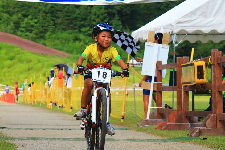 小学校1年生男子 村上ヒカルが優勝