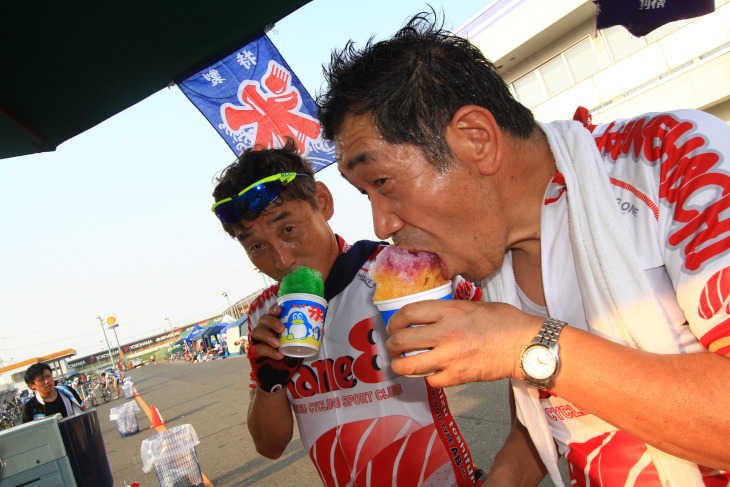 飲食ブースのかき氷は大人気