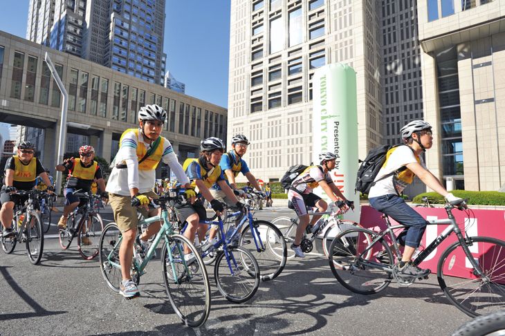 都庁前から東京シティサイクリングはスタートしていく