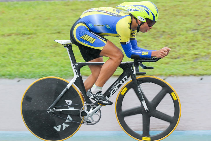 男子4kmインディヴィデュアルパーシュート 1位の橋本英也(鹿屋体育大)