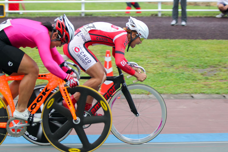 男子スプリント　1位の宮本隼輔（中央大）と2位橋本凌甫（日本大）