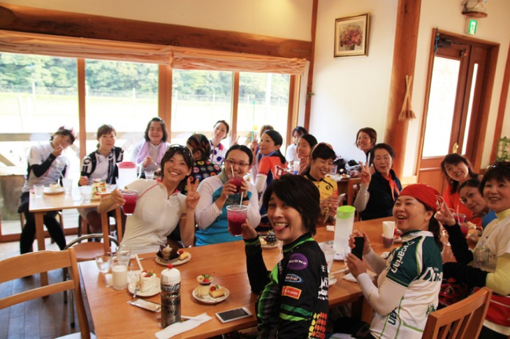 今回初めての試みのサイクル女子会では、自転車のことを忘れて話に夢中