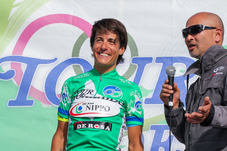個人総合リーダーのレオナルド・ピニツォット(チームNIPPO・デローザ)は26歳、昨年は所属チームが無かった