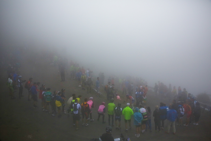 深い霧が立ち込める超級山岳アルト・デ・アングリル