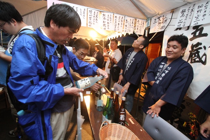 たくさん用意されるお酒に「今度はどれを飲もうかな?」
