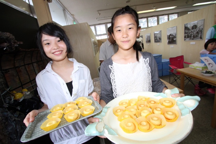 洋菓子喫茶店アンマリーレさんによる焼きドーナツが振る舞われた