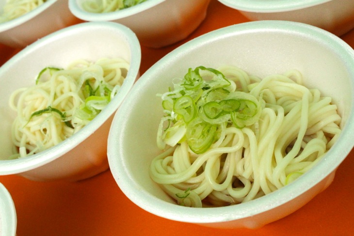 温泉水で練ったうどん「おざんざ」