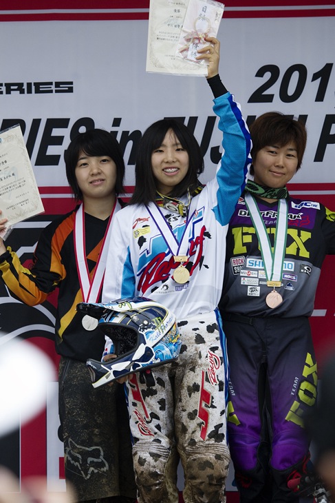 女子エリート表彰式 優勝は中川綾子(チームYRS)