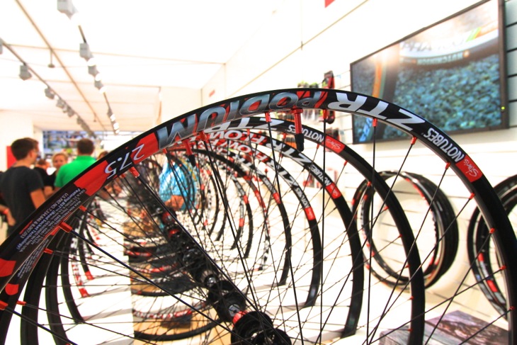 NOTUBES ZTR PODIUM 27.5インチ 軽量な完組みホイールだ