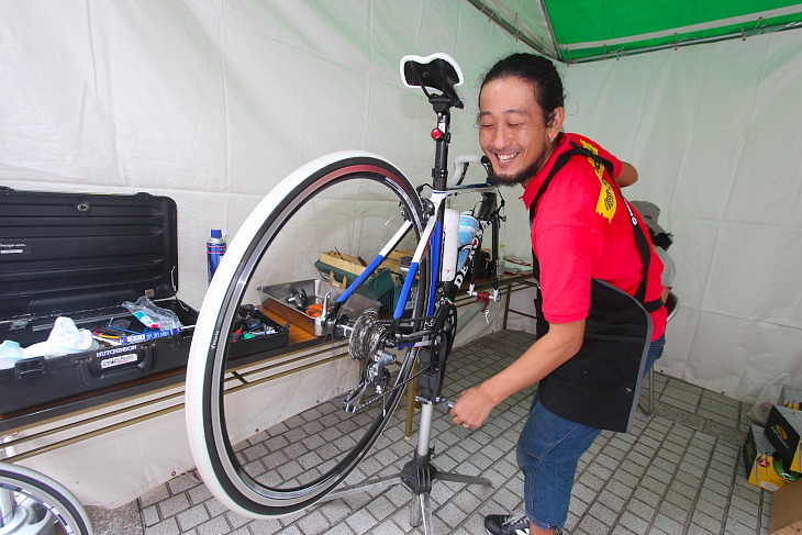 JCAのイベントではお馴染みのメカニックサービスにはSwacchiの諏訪さんが参加