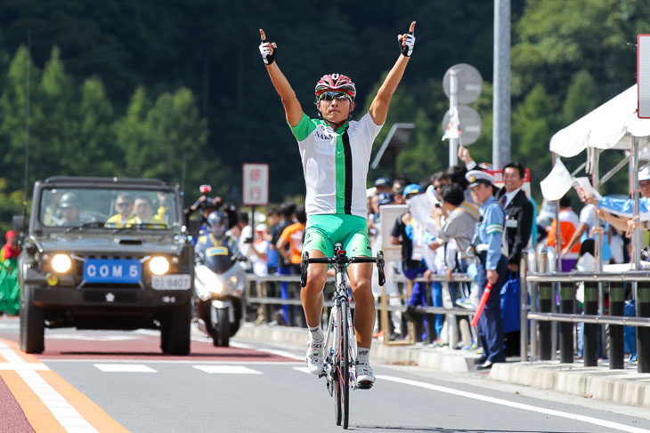 少年 山本大喜(奈良・榛生昇陽)がラスト18kmを逃げ切って優勝
