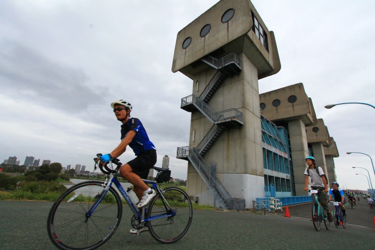 隅田川と荒川の分岐点となる東京都北区の岩淵水門