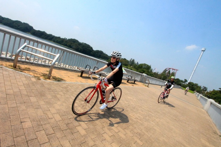 初乗りに続き、多摩湖での練習。抜けるような青空が気持ちよい