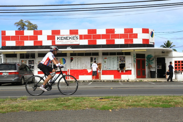 随行車が立ち寄った、KENEKES PLATE LUNCH&BBQ