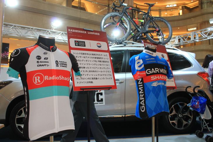 ブースには各UCIプロチームのジャージやバイクが展示され、注目を集めていた