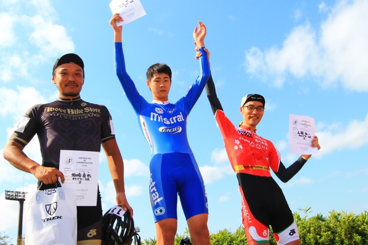 3A 優勝した織田 聖(mistral)、2位須崎 真也(ABOVE BIKE)、3位山瀧純一(山瀧軍団)