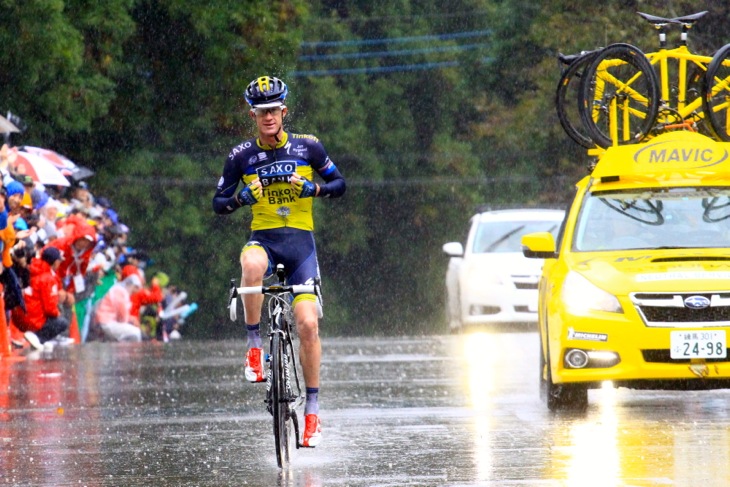 土砂降りの雨の中、独走勝利を飾ったマイケル・ロジャース(オーストラリア、サクソ・ティンコフ)