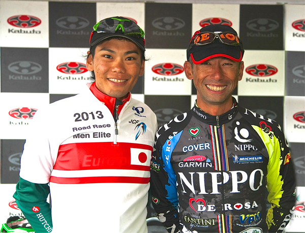 カブトからアイウェアのサポートを受ける新城幸也（ユーロップカー）と福島晋一（チームNIPPO･デローザ）