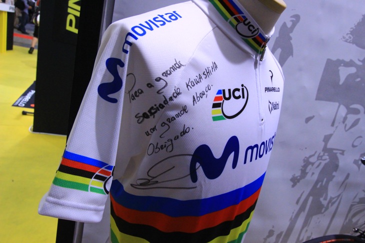 ルイ・コスタの直筆サイン入りアルカンシエルとバイクが展示されていた