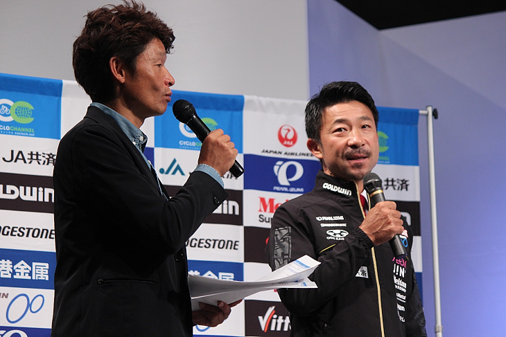 イベントの進行を務めたのは白戸太朗氏と日本代表強化コーチを務める飯島誠氏