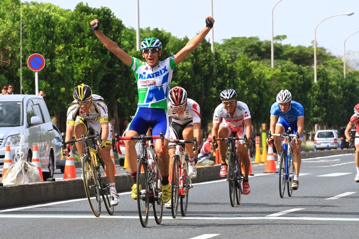 チャンピオンレース 2着でゴールした初山翔（ブリヂストン・アンカー）が優勝