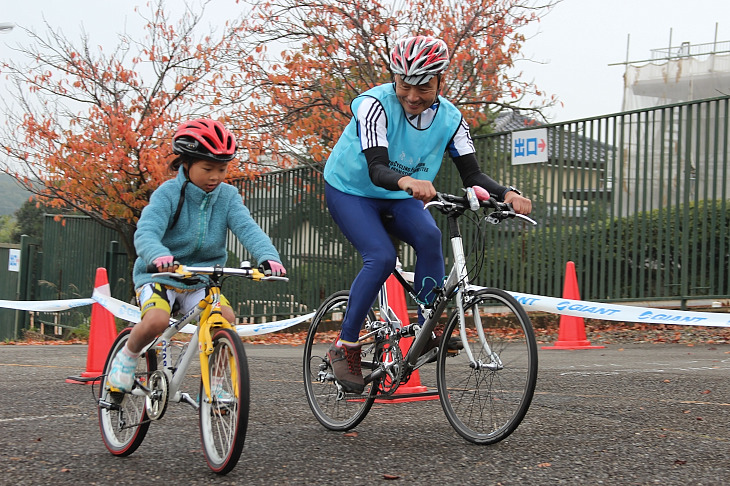 キッズと一緒に自らも自転車を楽しむ松本さん