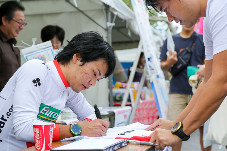 ゲストの新城幸也（ユーロップカー）は引っ張りだこ