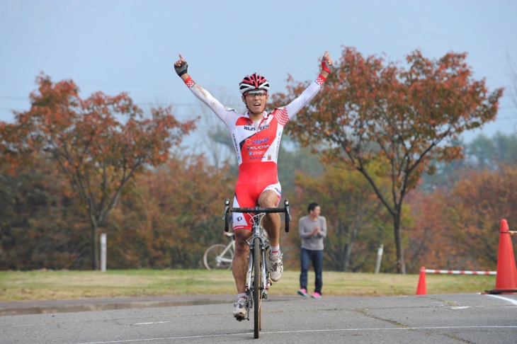 2日目 : 相性の良い飯山で、今季も2連勝を飾った小坂光(宇都宮ブリッツエンシクロクロス)
