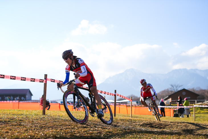 エリート男子　竹之内を追う丸山厚（JP Sports Test TEAM MASSA-ANDEX）と小坂光（Utsunomiya Blitzen CX team）