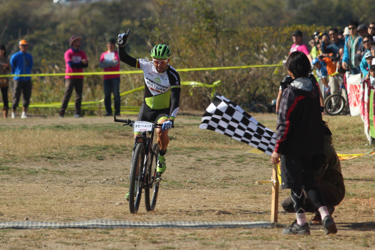 国内のトップライダーが参戦したエキシビジョンレースで圧勝