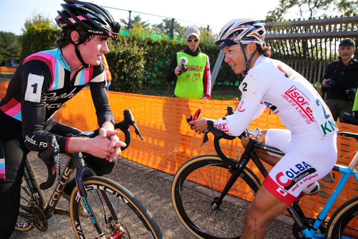 ビワコマイアミランド レースを振り返る竹之内悠(コルバ・スペラーノハム)とザック・マクドナルド(Rapha FOCUS)