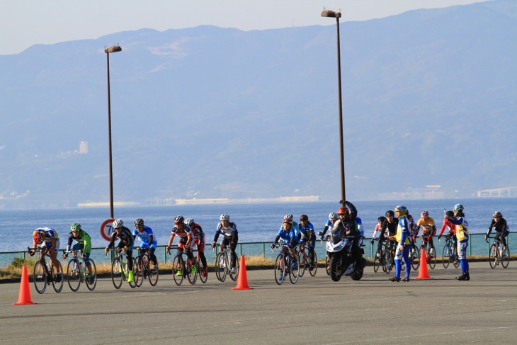 湘南の海と伊豆半島を感じながらのレースは気持ちがいい