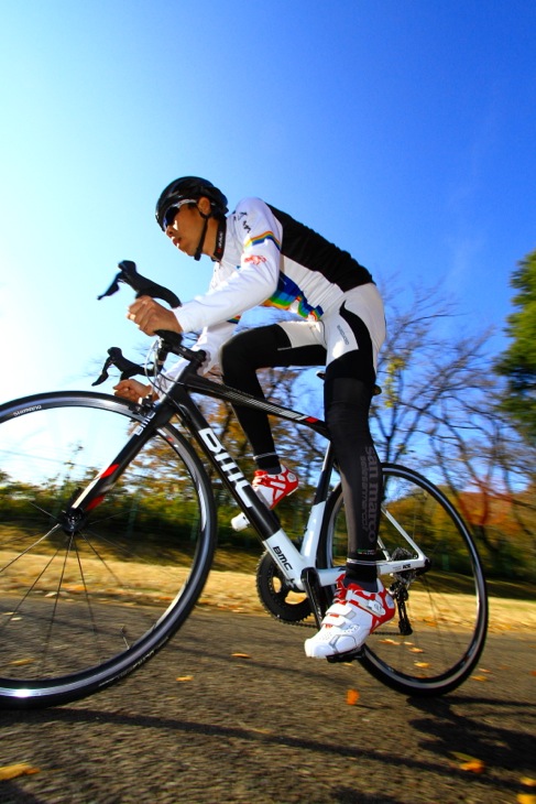 「安定感と軽快感を両立し、ギア比に関わらずバイクが前に進む」鈴木祐一(Rise Ride)