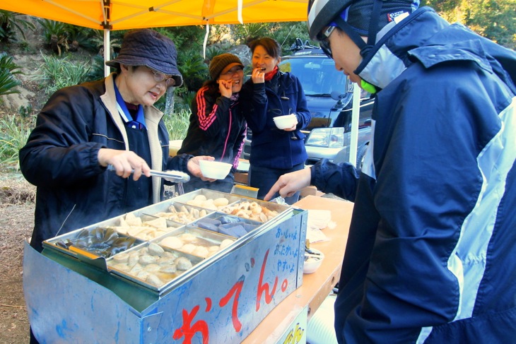 おでんやラーメンは格安で販売。とても美味しかった