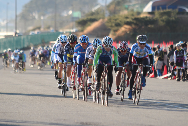 宮澤崇史ら豪華ゲストライダーが出走したエリートクラスは白熱のレース展開に