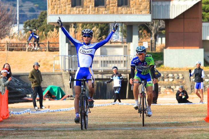 最後はロングスパートを仕掛けた重田兼吾(Team Cuore)が優勝