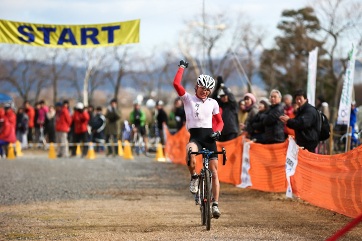C1 独走でフィニッシュラインを切る横山航太(篠ノ井高校)