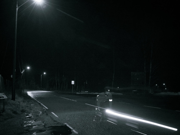 ノルウェーの凍える冬、夜だけを走った男の記録 「ナイトライダー」