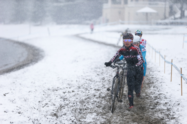 大雪に見舞われ雪景色の中を駆けた2014年大会