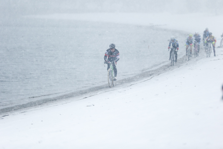 Category2 + Junior 吹雪によって視界の悪い砂浜を進む