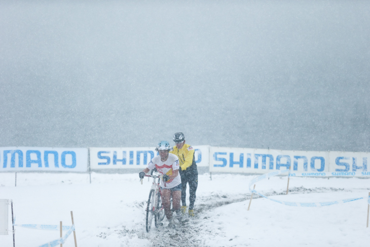 Category2 + Junior 2位争いを繰り広げる平尾浩一(662-496部)と小笠原崇裕(The BIKE JOURNAL)